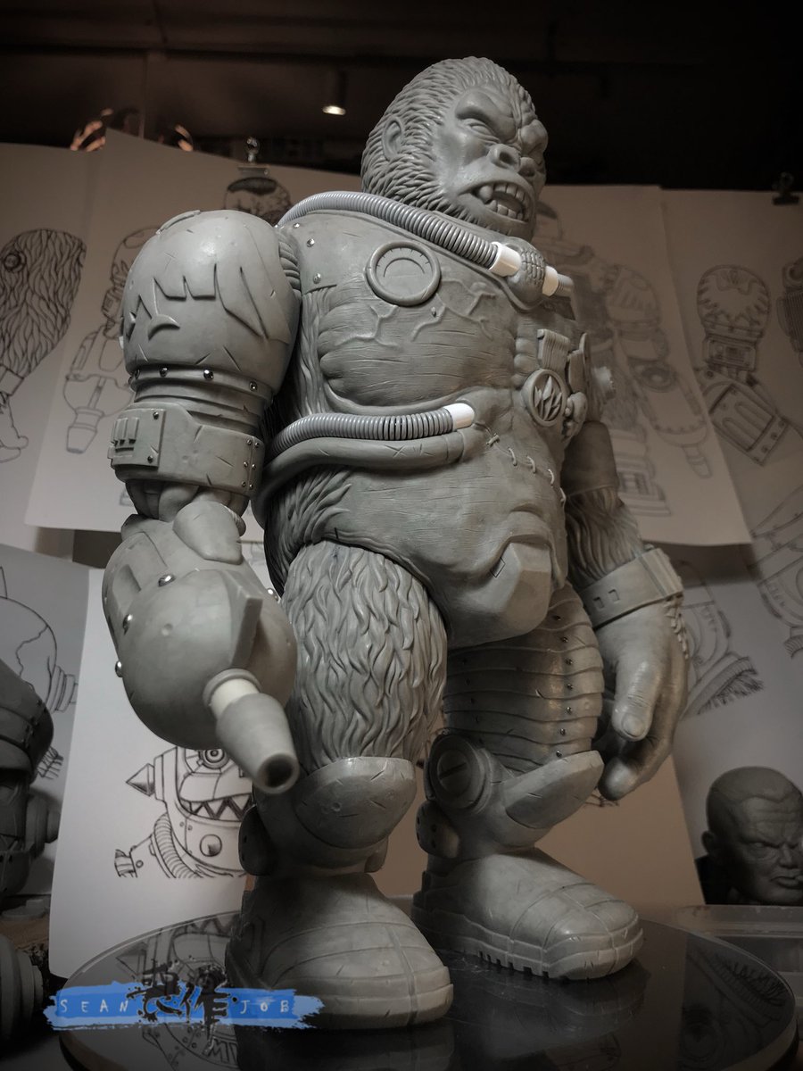 Seanjob_X's tweet photo. THE IRON CLAW - SUPREME LEADER GORDO  Gorilla head (additional head sculpt)⋯⋯Finished

#sotakutoys #brackmetal #brackmetaltoys #sofubi #softvinyltoy #sofvitokyo #ソフビ #arttoy #designertoy #vinyltoys  #Sculpture #prototype  #Artist #SeanJob #喪作 #原型師 #搪膠 https://t.co/TZTNCM5MHs