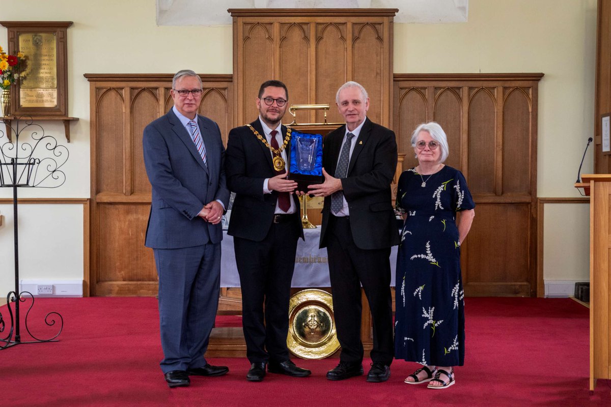 Provost Kenneth Duffy was honoured to attend a special service at Condorrat Parish Church to mark its 150th anniversary. He presented Session Clerk Kenneth MacKenzie with a commemorative vase on behalf of the council. Read more: ow.ly/o2wz50W6nFo