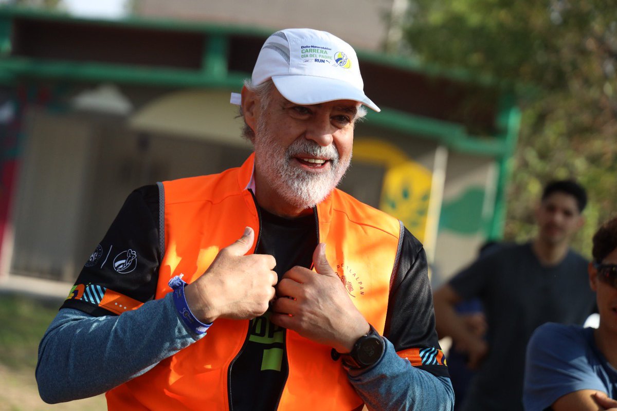 Rafael Sánchez-Navarro Caraza, Presidente de la Asociación de Corredores del Bosque de Tlalpan y extraordinario impulsor del deporte dentro y fuera de nuestro País a través de la difusión y consolidación de la Carrera del Día del Padre 
 
open.spotify.com/episode/0nM2H1…