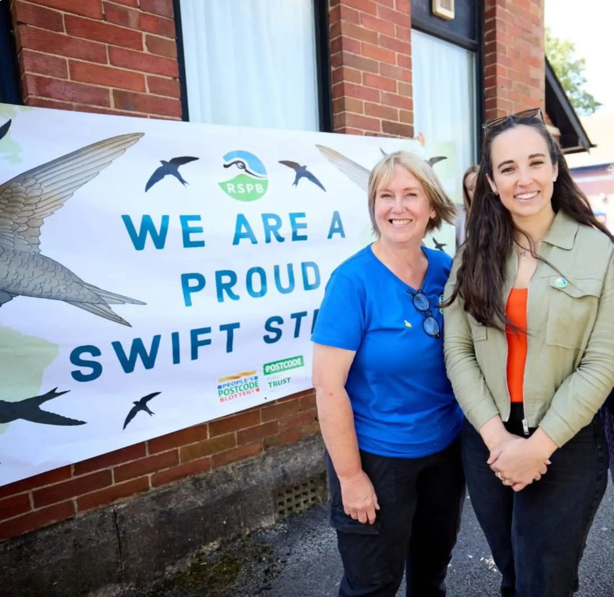 RSPBEngland's tweet image. Huge congratulations to Roy, Sharon, Pete and the Manchester Swift City project, this year’s winners of the President's award in England.
Read more about their incredible contributions ➡️ brnw.ch/21wTgQl