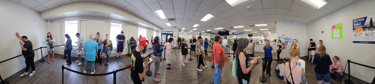 RJustinLewis's tweet photo. Almost 100 people in line at Henrietta DMV. Zero workers at counter. https://t.co/FcGEkyRowO