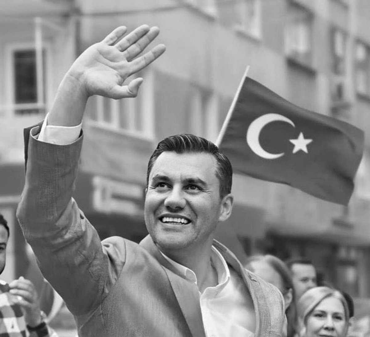 Manisa Belediye Başkanı Ferdi Zeyrek, geçirdiği talihsiz kaza sonrasında hayatını kaybetti. Manisa’nın ve Ailesi’nin başı sağolsun #ferdizeyrek