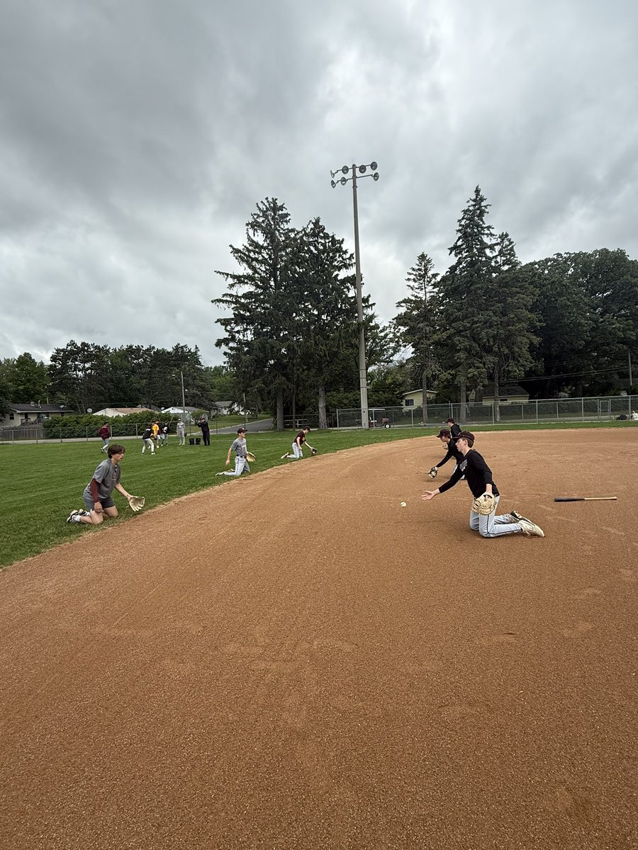 FLBaseballMN's tweet image. Advanced Skills Camp Day One! Awesome work by these young men! Extra work to get better starts today!