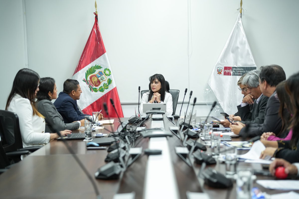 #NotaDePrensa | ¡Impulso al turismo en Loreto! 🌳 La titular del Mincetur sostuvo una reunión con el gobernador regional de Loreto y un equipo técnico, donde abordaron temas clave para fortalecer la actividad turística en esta región, como la red de protección al turista, la