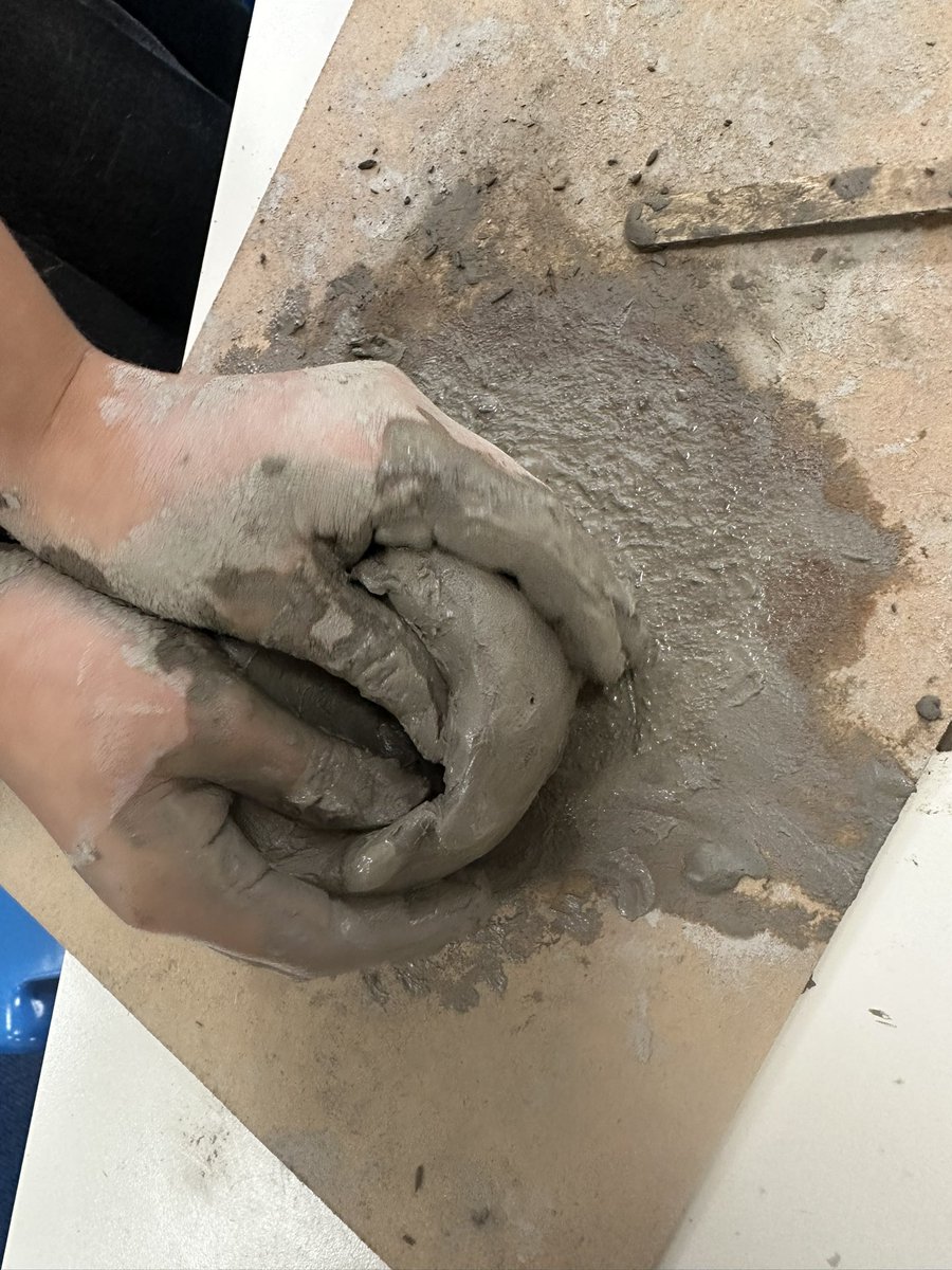 _MissHanif's tweet photo. We had a very fun (and messy) Art lesson today. We explored clay and tested out lots of different techniques. @YPSArtandDesign https://t.co/yliKQ84twW
