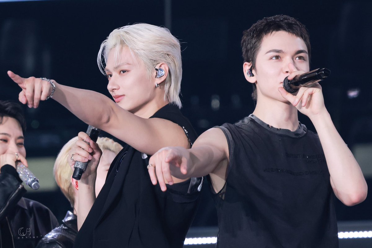 🐱🐻‍❄️

#쌍둥이자리_수놓은밤_준휘_생일축하해
#ForeverGeminiJunDay
#Happy_JUN_Day
#SEVENTEEN #세븐틴 
#jun #준 #文俊辉