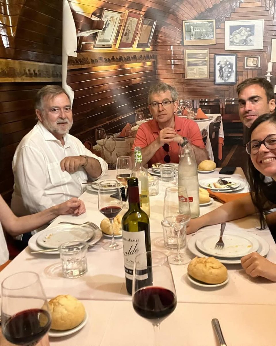 Jesús Sánchez Adalid (@jsanchezadalid) on Twitter photo Ayer domingo, en el marco de la <a href="/FLMadrid/">Feria del Libro de Madrid</a>, celebramos la Junta General de la Asociación de Escritores con la Historia, y después tuvimos una entrañable comida en el Café Gijón.
Allí estuvieron los grandes de la novela histórica española y un buen grupo de buenos amigos. Ayer domingo, en el marco de la <a href="/FLMadrid/">Feria del Libro de Madrid</a>, celebramos la Junta General de la Asociación de Escritores con la Historia, y después tuvimos una entrañable comida en el Café Gijón.
Allí estuvieron los grandes de la novela histórica española y un buen grupo de buenos amigos.