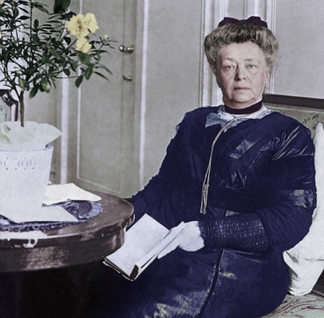 „Wer die Opfer nicht schreien hören, nicht zucken sehen kann, dem es aber, sobald er außer Seh- und Hörweite ist, gleichgültig ist, daß es schreit und zuckt - der hat wohl Nerven, aber - Herz hat er nicht." Bertha von Suttner