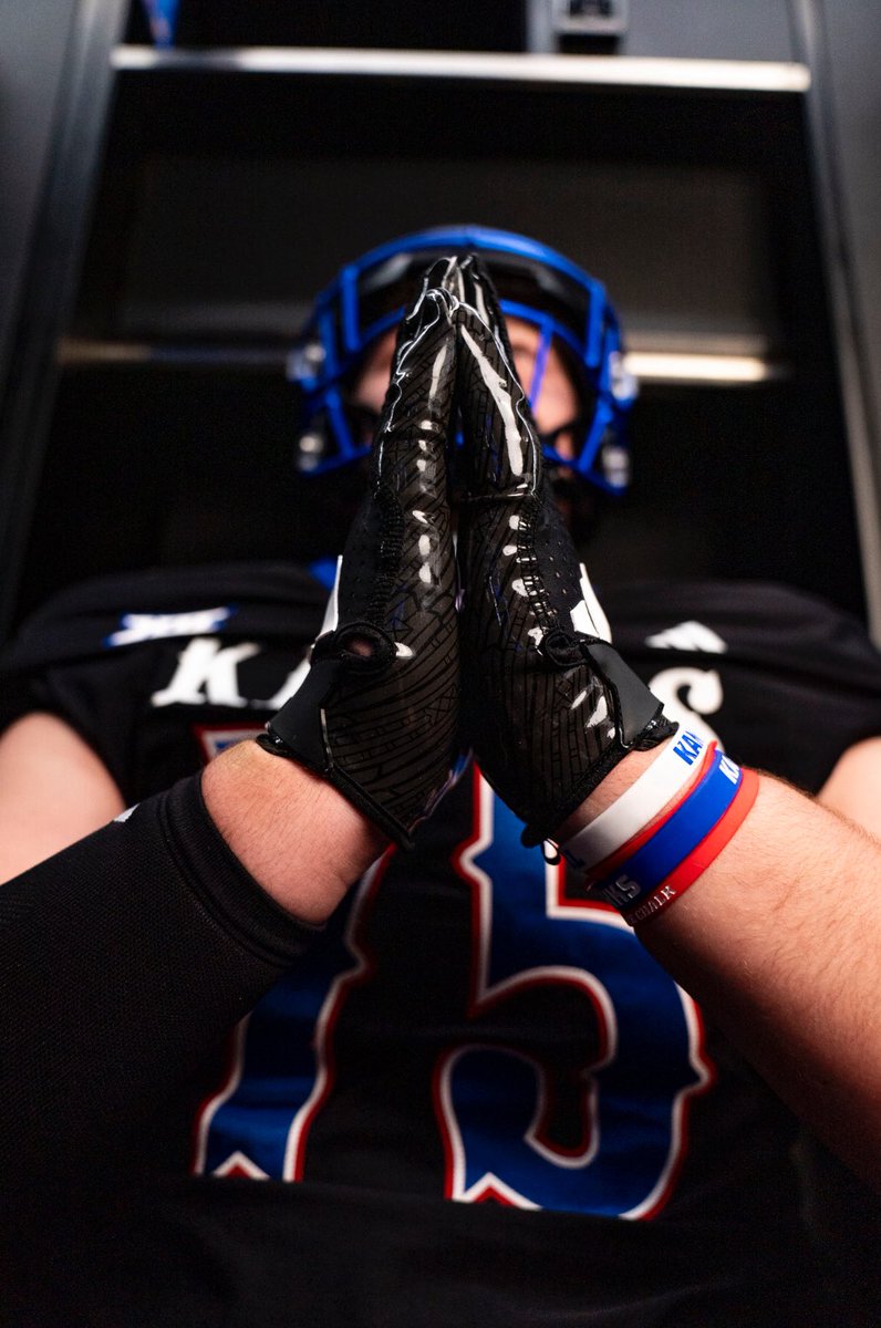 MalachiMills75's tweet image. Thank you so much to all of the staff, coaches, and players at Kansas for making this official visit an amazing experience for both my family and I !!
@KU_Football