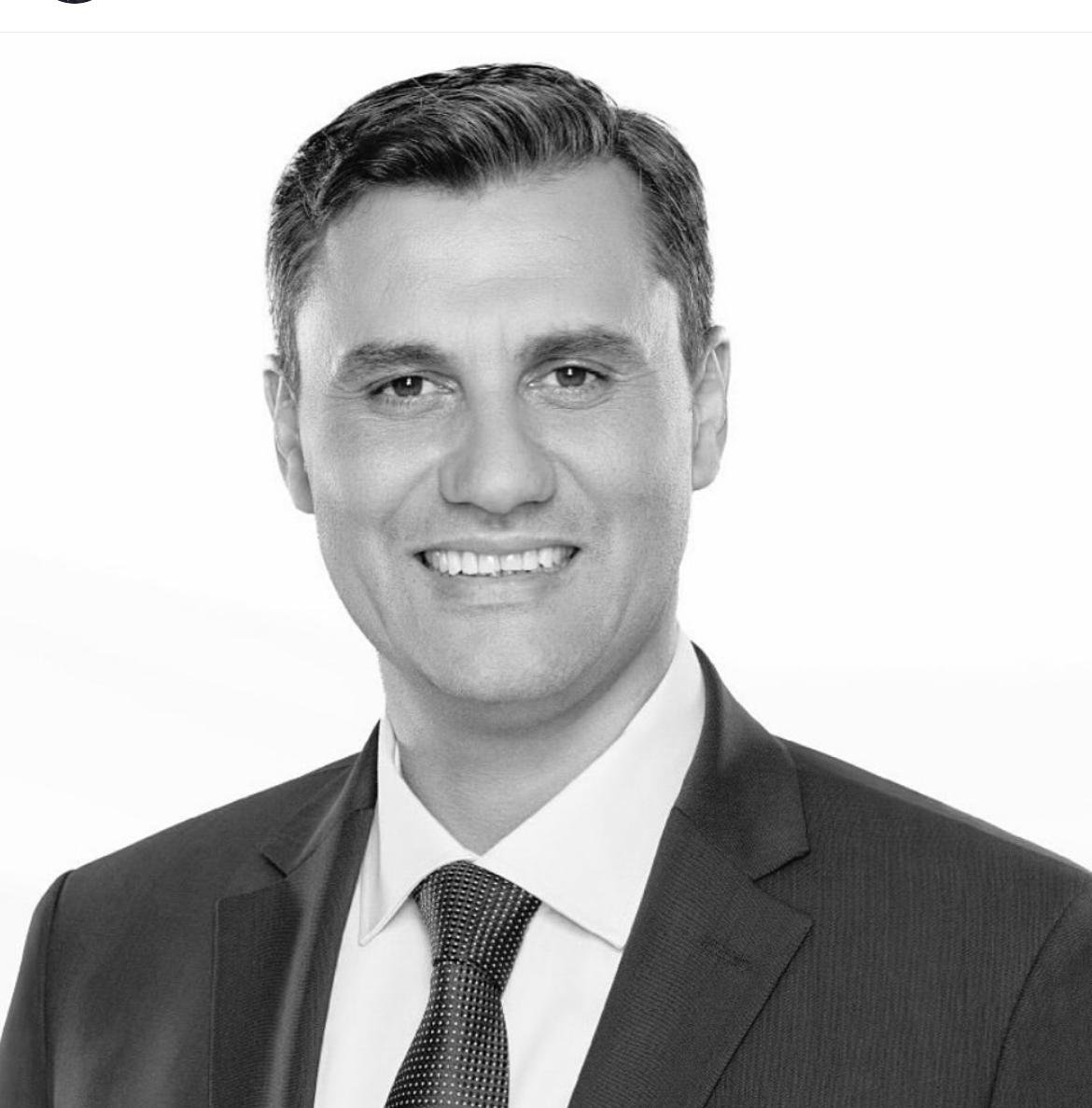 Yaşadığı kaza sonucu kaldırıldığı hastanede hayatını kaybeden Manisa Büyükşehir Belediye Başkanı Ferdi Zeyrek'in yakınlarına, sevenlerine, ailesine ve seçmenlerine baş sağlığı ve sabır diliyoruz. 

Mekanı cennet olsun. Allah rahmet eylesin #FerdiZeyrek