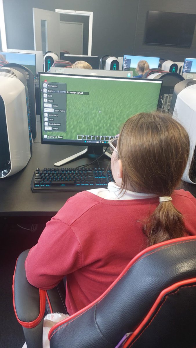 GCP_Y5and6's tweet image. This group of children visited the Esports department at Grimsby Institute. They got to design their own food on Minecraft and had lots of fun learning about the game. @PrimaryGreat #GCPComputing #Empower