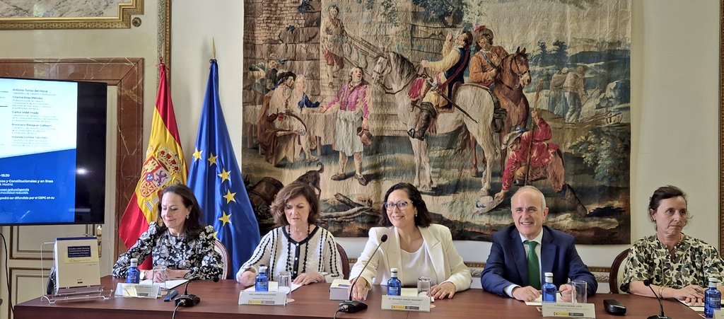 Carmen Calvo (@carmencalvo_) on Twitter photo En la presentación del libro homenaje a Yolanda Gómez "Estudios sobre Derecho Constitucional Español, Comparado y Europeo" en el <a href="/cepcgob/">Centro de Estudios Políticos y Constitucionales</a>
Agradecemos tu trabajo, la rigurosidad ética d tu buen hacer jurídico apoyándote sobre el pie d la igualdad, todo lo q hemos aprendido de ti En la presentación del libro homenaje a Yolanda Gómez "Estudios sobre Derecho Constitucional Español, Comparado y Europeo" en el <a href="/cepcgob/">Centro de Estudios Políticos y Constitucionales</a>
Agradecemos tu trabajo, la rigurosidad ética d tu buen hacer jurídico apoyándote sobre el pie d la igualdad, todo lo q hemos aprendido de ti