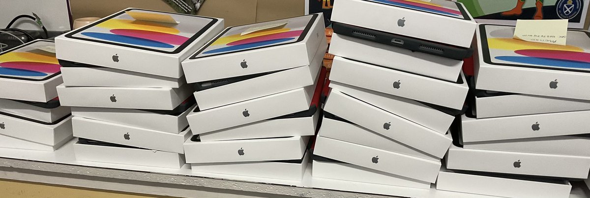 stpetersgala's tweet image. Lots of excitement as P5 learn to build their new iPads today. @inspireSBC @SBCEducation1 #concentrate