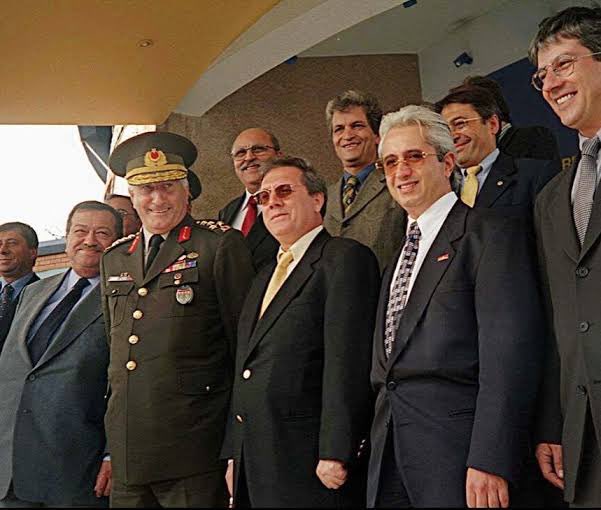 HonoreDeBerke's tweet photo. Şöyle taş. olacak işte https://t.co/7GyA4g6cL9