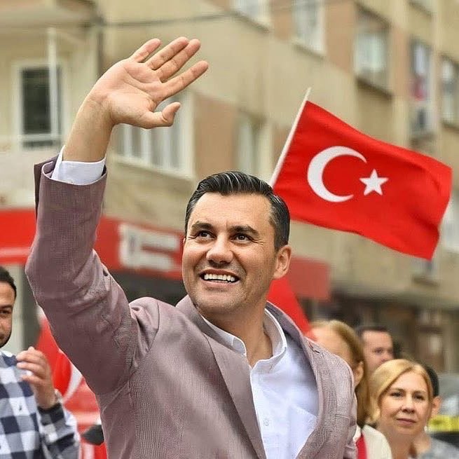 Ferdi ZEYREK Başkan’ımızı kaybetmenin tarifsiz acısını yaşıyorum.
Manisa’ya kattıkları, Cumhuriyet’e olan bağlılığı ve dürüstlüğüyle; bu ülkenin onurlu evlatlarından biriydi.
Acımız büyük…
 ailesine CHP camiamıza ve Manisa halkına sabır diliyorum. 
Ruhu şad, mekanı cennet olsun.