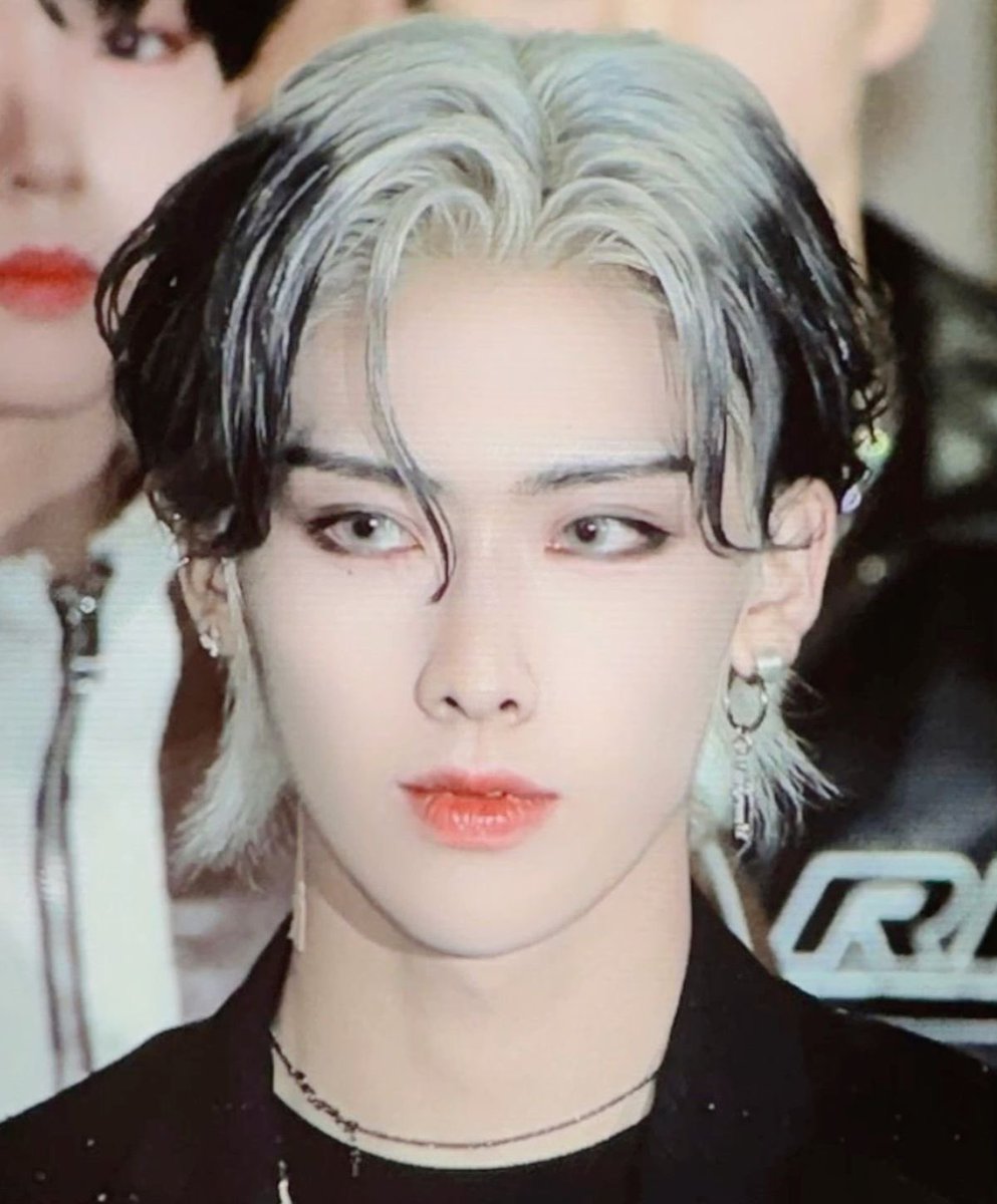 gyubrwikitty's tweet photo. are you kidding me gia is literally oreo hair ricky in cat form!!!!!!! :00 https://t.co/3oyKNpGT59
