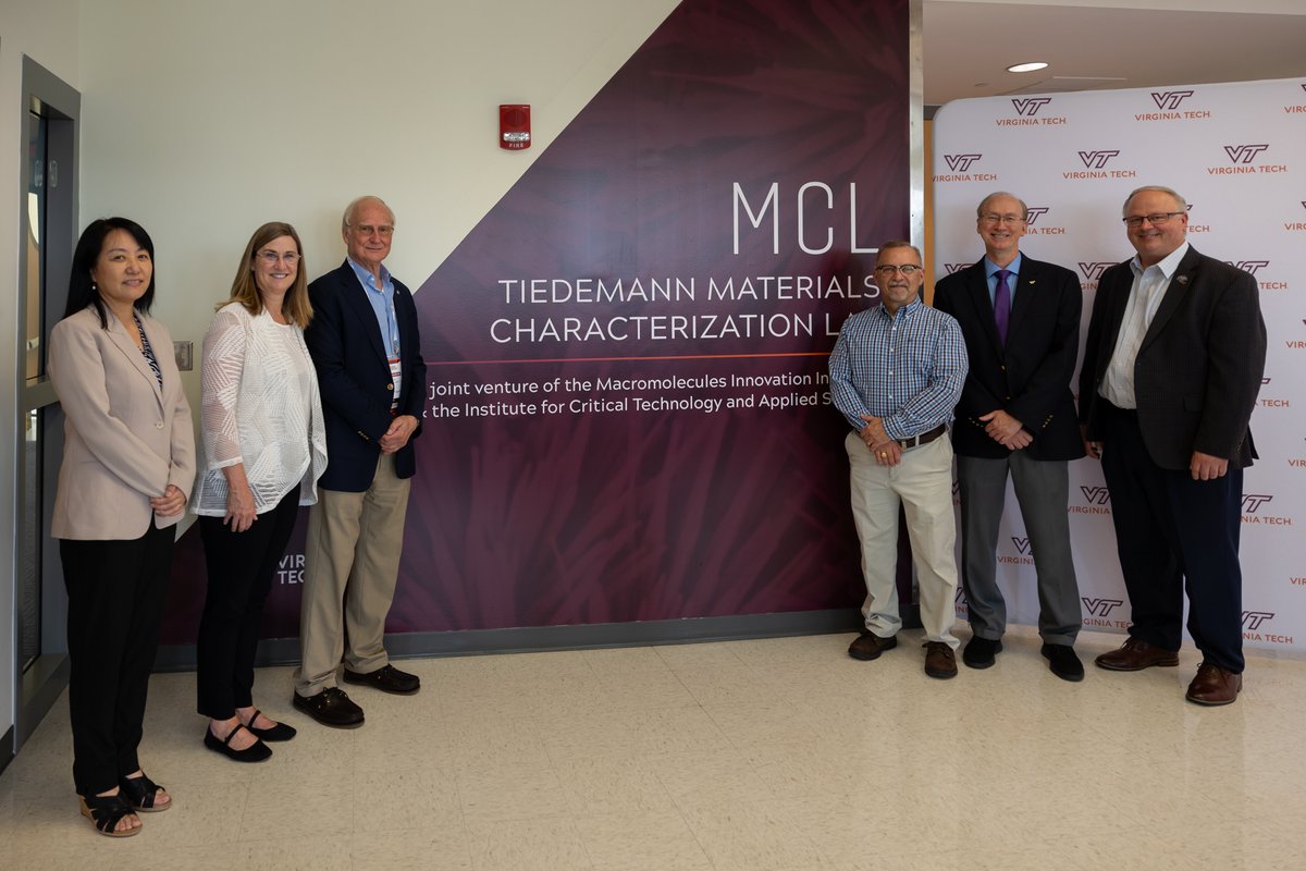 VT_ECE's tweet image. We had a very special visit to ECE during Virginia Tech alumni weekend! 👀
Electrical engineering alum and early @Qualcomm pioneer Ed Tiedemann ‘75 stopped by to tour our labs, connect with faculty, staff, and students, and visit the lab named in his honor. 🙌