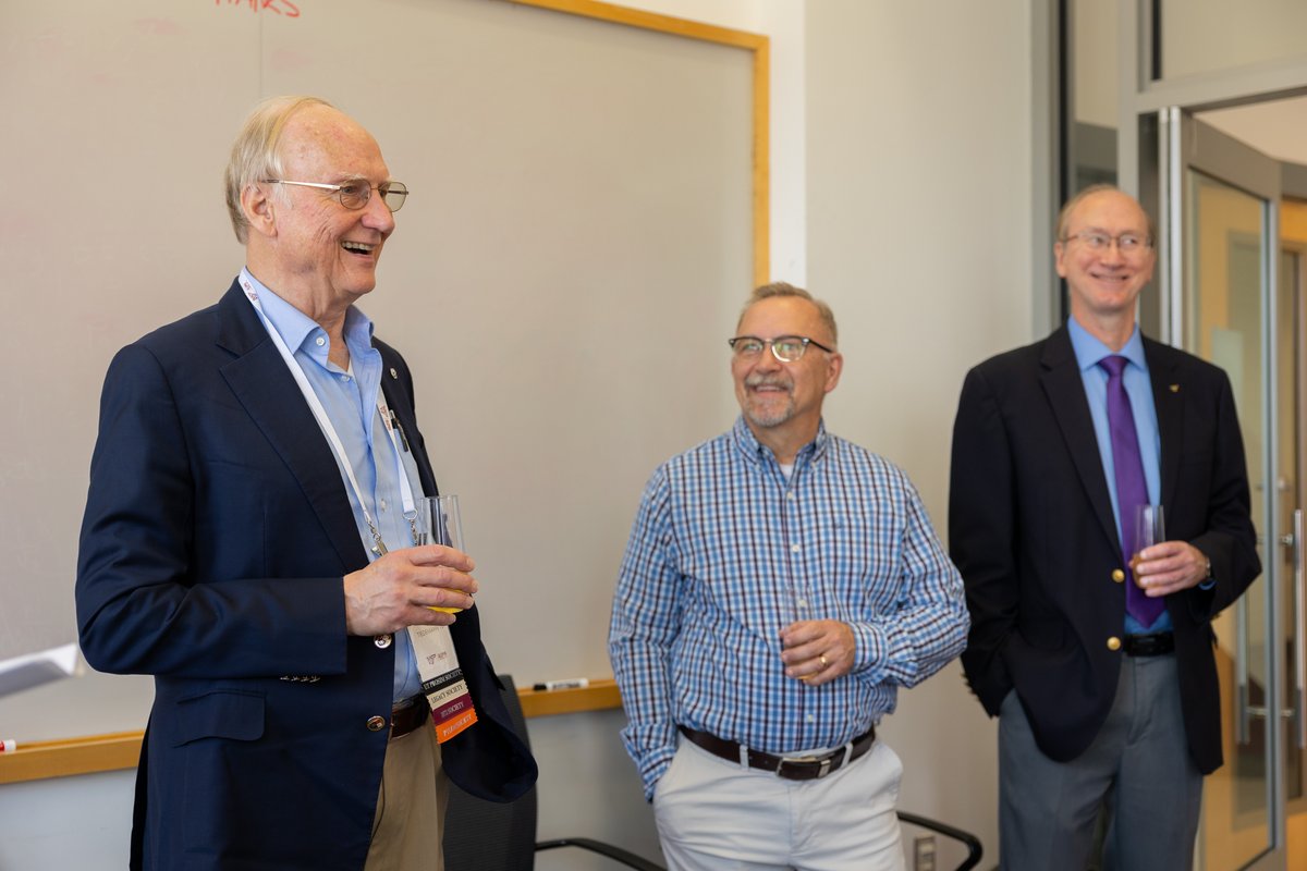 VT_ECE's tweet image. We had a very special visit to ECE during Virginia Tech alumni weekend! 👀
Electrical engineering alum and early @Qualcomm pioneer Ed Tiedemann ‘75 stopped by to tour our labs, connect with faculty, staff, and students, and visit the lab named in his honor. 🙌