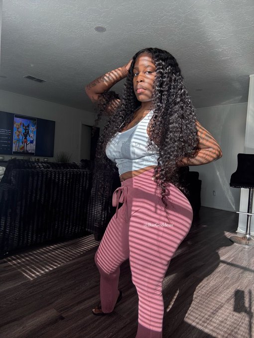 Watch β𝐚𝒆's leaked NSFW photo on TwXstars