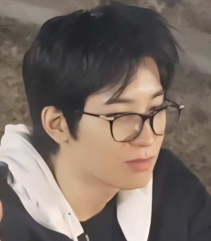 hudcunt's tweet photo. call me a bare minimum enjoyer but wow, he looks so good, so hot, so boyfriendable here?! https://t.co/98OMC6vQkf