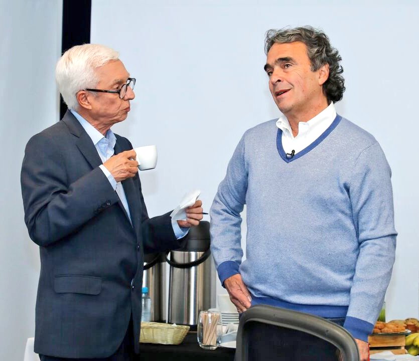 Hasta que la decencia se vuelva costumbre. 

<a href="/sergio_fajardo/">Sergio Fajardo</a> 
<a href="/JERobledo/">Jorge Enrique Robledo</a> 

<a href="/dignidadycomp/">Dignidad & Compromiso</a> &amp; <a href="/compromisociu/">Dignidad & Compromiso</a>