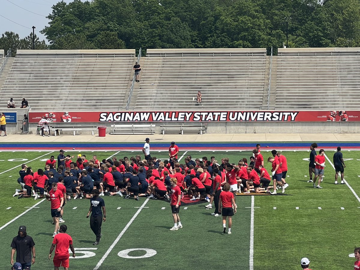 KallJackson41's tweet photo. Big thanks to the SVSU coaching staff and the student athletes for an amazing football camp yesterday! Loved the energy, passion, leadership and culture. Grateful for the opportunity to learn and sharpen my skills.🏈@CoachGus90 @rbrady1313 @svsu_football 
#SVSU #CardinalPride https://t.co/rG7d2HYGFi