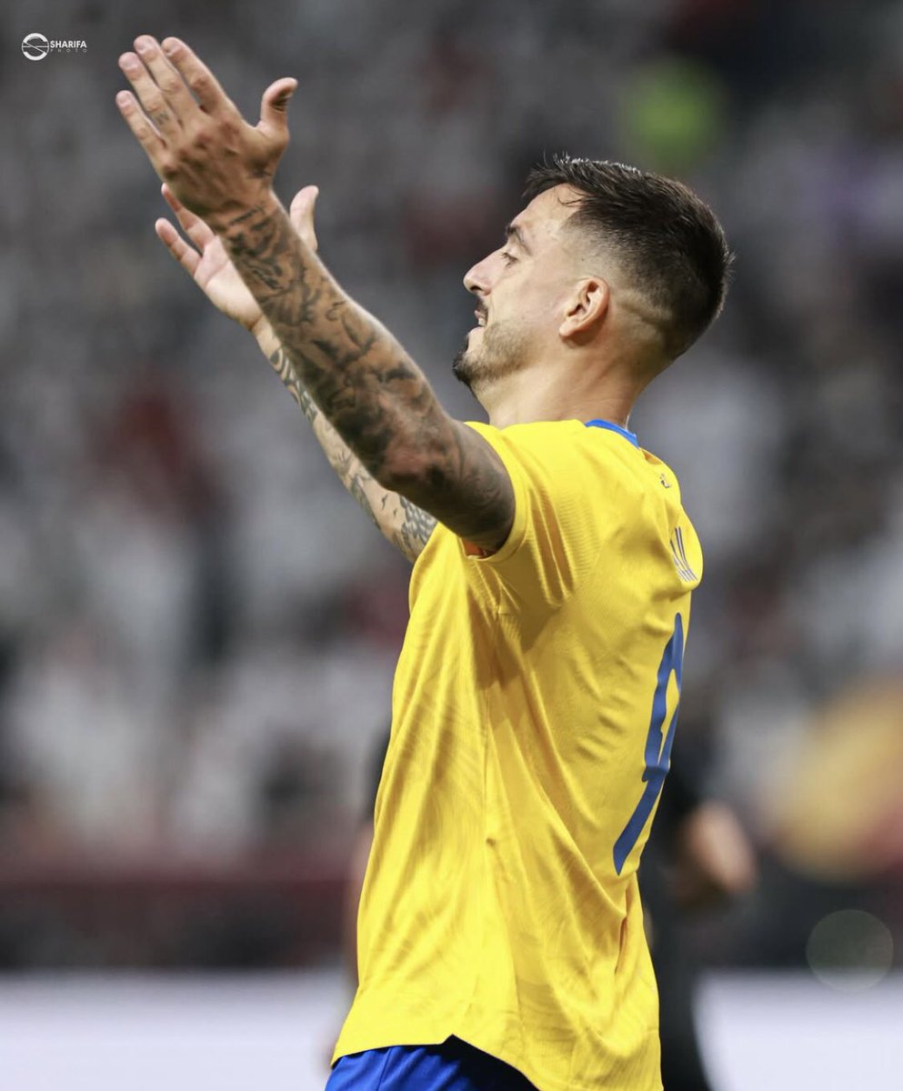 انا والله مستغرب من بعض جماهير #الغرافه اللي يطالبون بالإستغناء عن خوسيلو ! 

طول الموسم يلعب بدون صانع العاب وبدون اطراف يلعبون له رفعات متقنة وفوق هذا ارقامه تتكلم عنّه.

انا ماقول ان قدّم موسم خرافي لكن موسمه يعتبر جيد جداً

سجّل 16 هدف في 33 مباراة بمعدّل هدف في كل مباراتين !