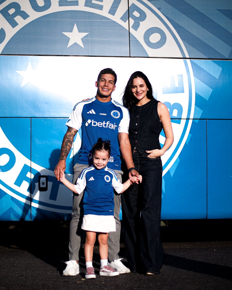 Cruzeiro's tweet image. Criando ainda mais raízes mineiras e celestes 💙

Seguimos escrevendo juntos novos capítulos, Romero! 🫶🇦🇷

📸 @gustavomjpeg