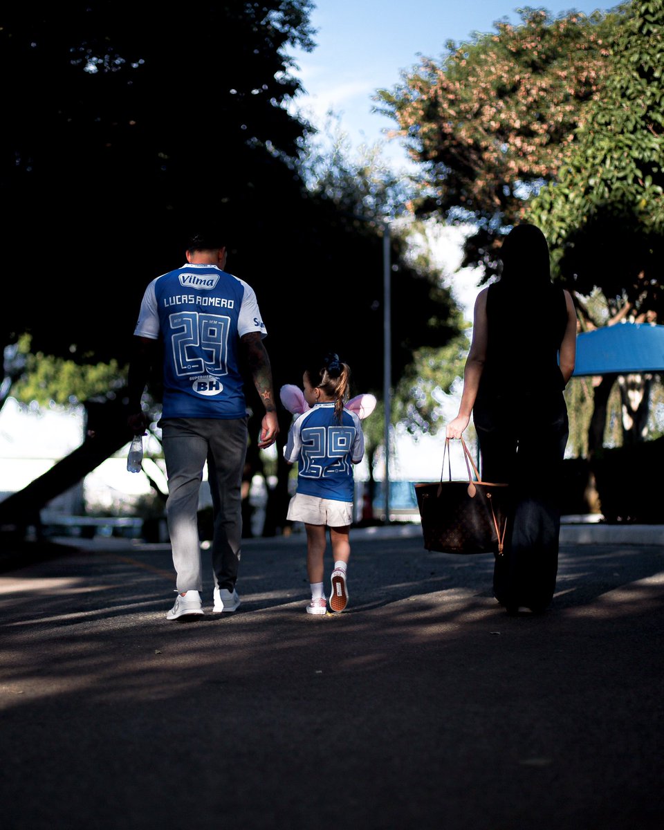 Cruzeiro's tweet image. Criando ainda mais raízes mineiras e celestes 💙

Seguimos escrevendo juntos novos capítulos, Romero! 🫶🇦🇷

📸 @gustavomjpeg