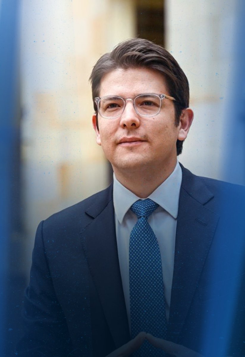 No paremos de orar por la vida de Miguel Uribe. Que nuestra Madre del Cielo lo cubra con su manto, le devuelva la salud y lo llene de fortaleza. 

En estos momentos, que la fe nos una y la esperanza nos guíe. 
🇨🇴Colombia necesita luz, unión y el poder de la oración.
#FuerzaMiguel