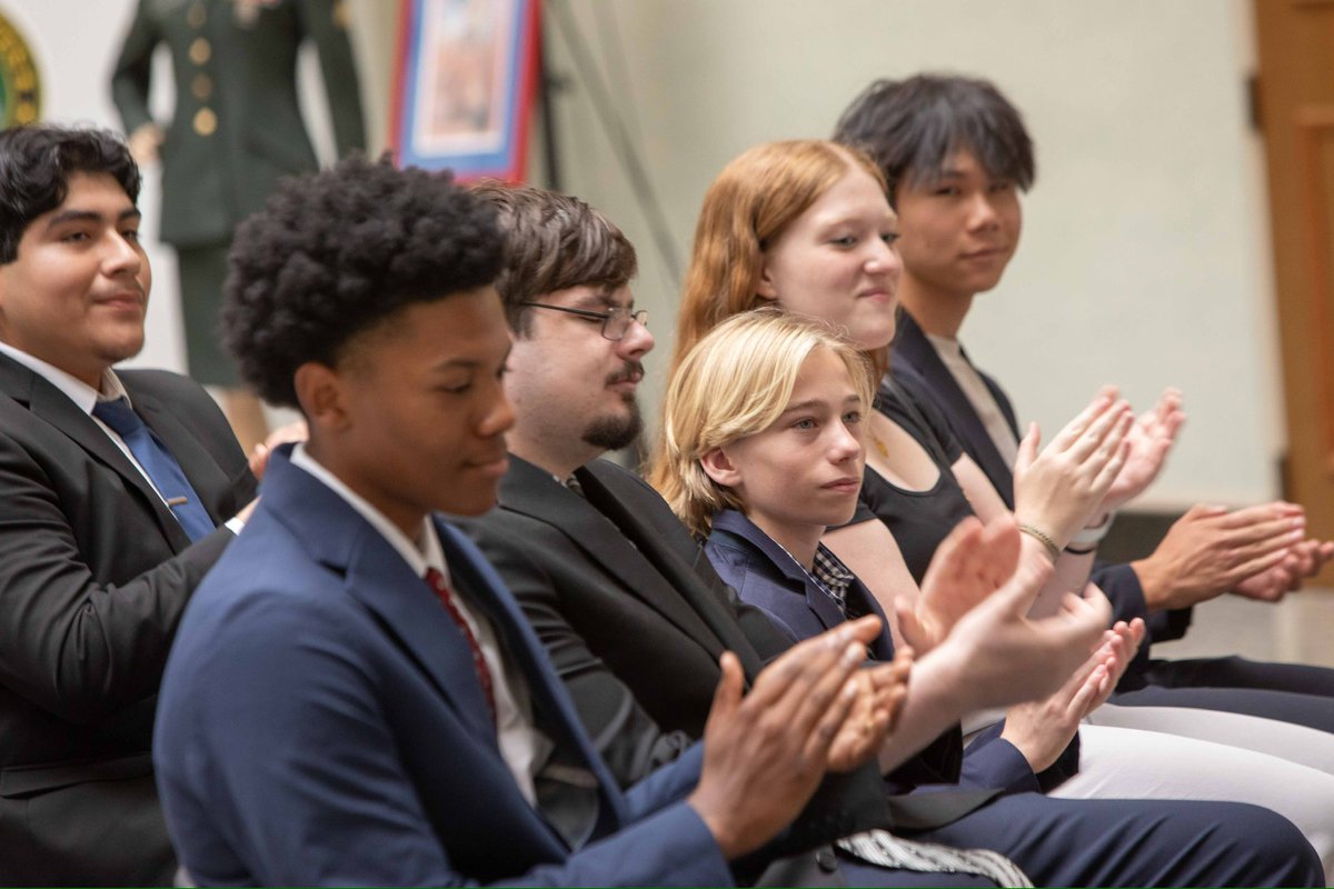 I am so proud of the local high school students who made their voices heard when state lawmakers proposed cuts to acceleration program funding. Today we signed a resolution that shows Jacksonville's support for these vital courses. I'm grateful for the impressive young people who