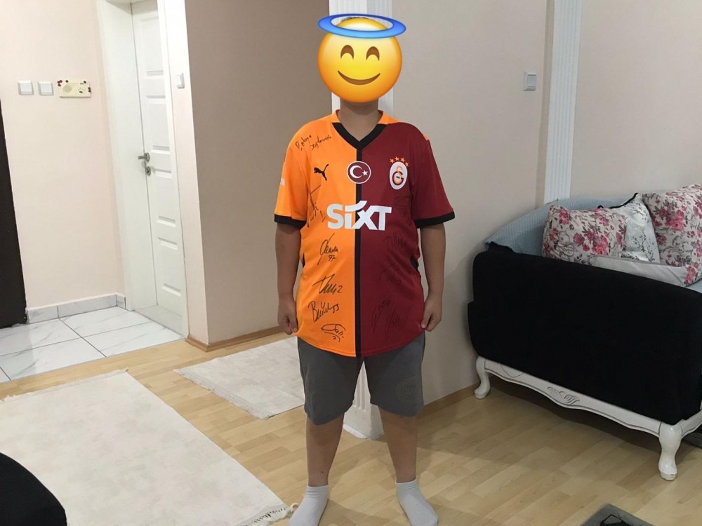 Berkay’ın yakın zamanda kontrolü olmadığını öğrendiğimiz için de hediyesini hemen kargoladık. Hediyesini çok beğenen miniğimiz bizlere çok sevindiğini ve teşekkür ettiğini iletti. Miniğimizin yüzünü gülümseten gönüllümüze çok teşekkür ederiz.
leyladansonra.com/.../berkay-muh…