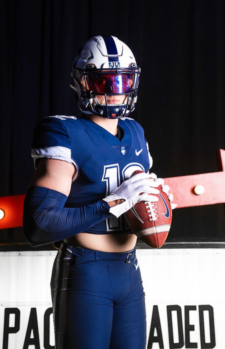 JackGarbs12's tweet image. Thank you @UConnFootball for a great visit !!! @CoachDiabate @Coach_MBrock @JettJohnson12 @Red_Zone75 @Tonyrazz03
