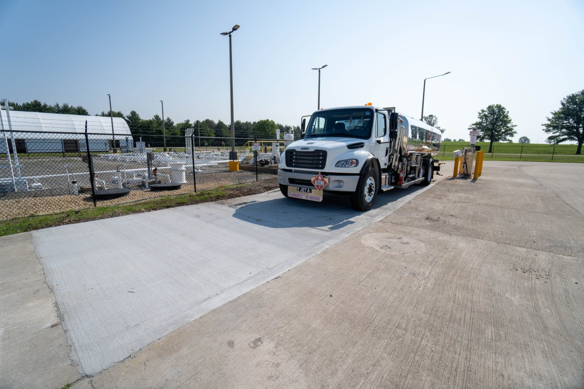 🚛✈️ Making improvements at Willard Airport! Bigger fuel trucks = fuel farm pit upgrades! 💪⛽️
#MRO #Aviation #FuelFarm #FlyCMI #FBO #aircraft