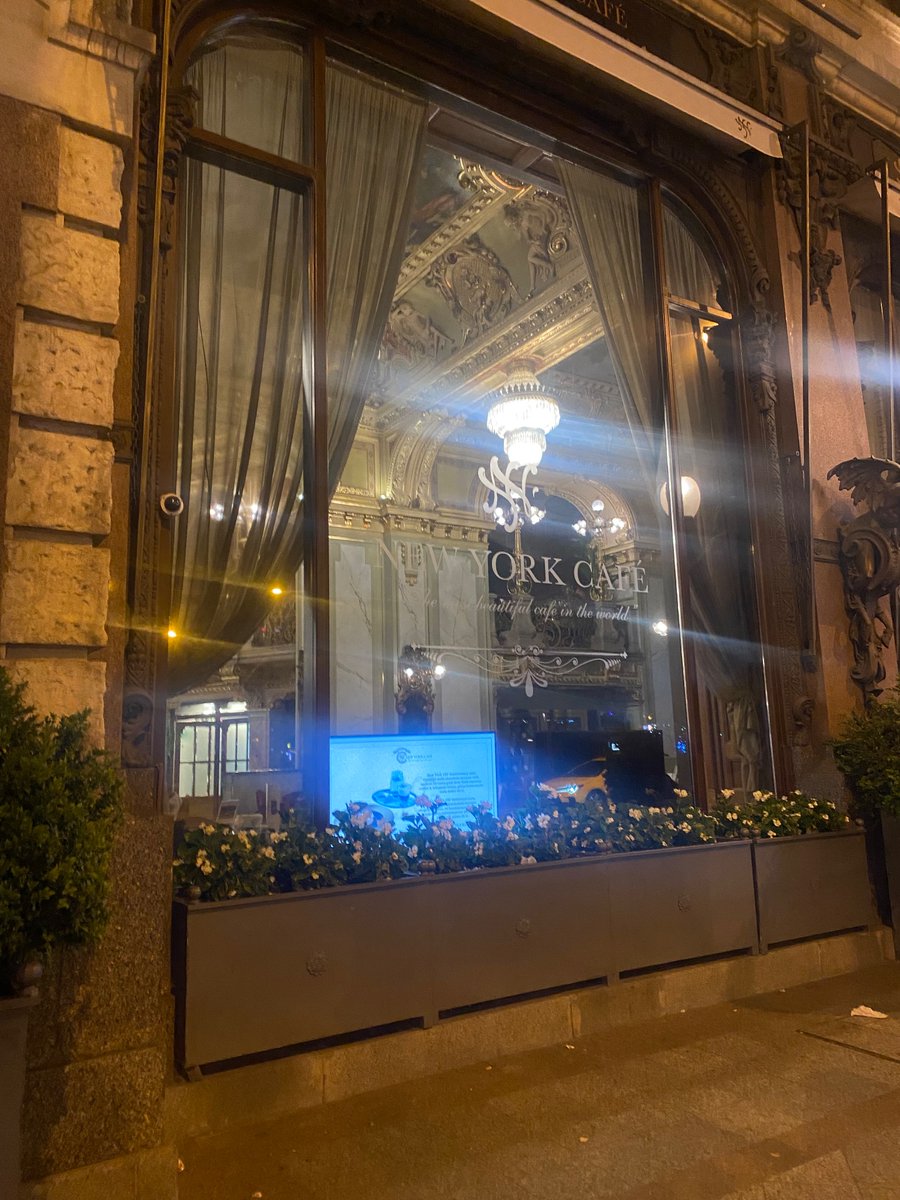 Ve Budapeşte’yi New York Cafe’de bitiriyorum, o da bitti bende bittim.