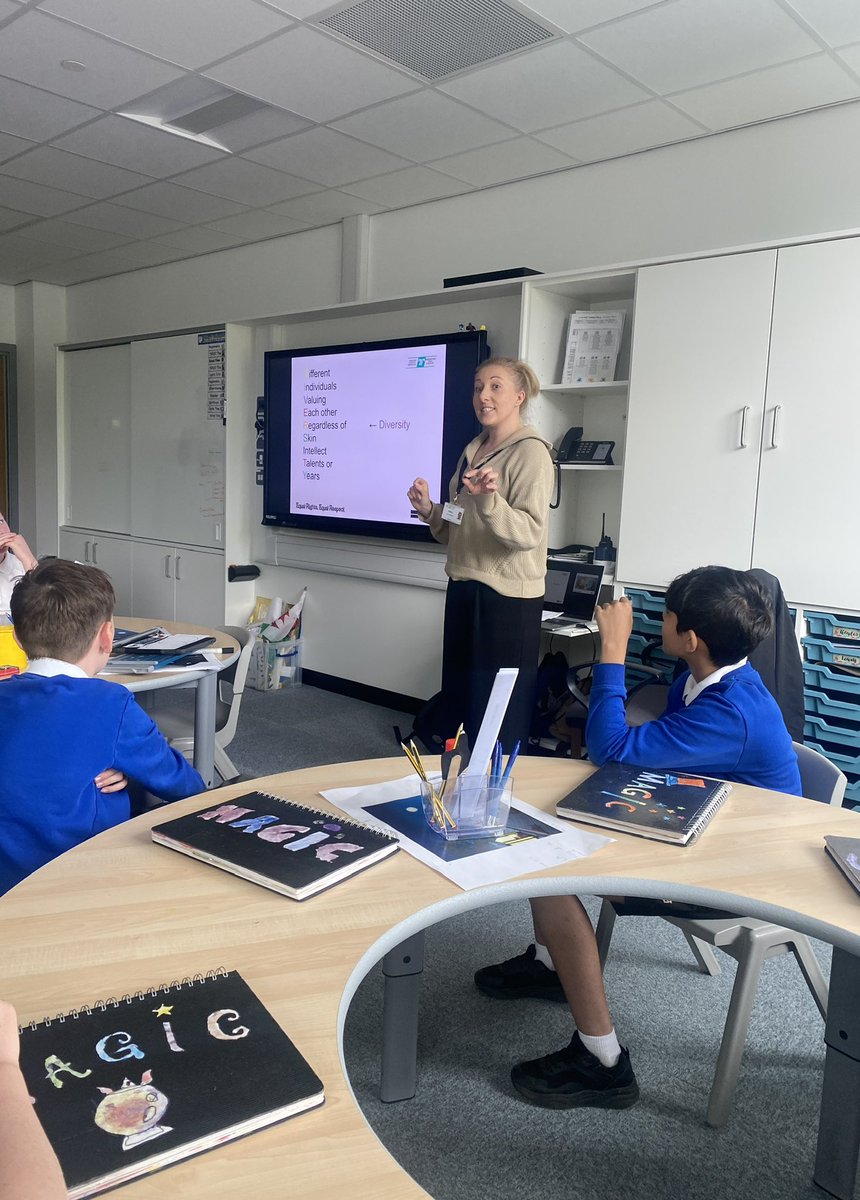 Diolch yn fawr to Bridie from <a href="/CS_TCBC/">Torfaen Community Safety & Cohesion Team</a> for delivering an excellent anti discrimination workshop to Y6, kicking off our diversity topic: This is Me! 🌈 👩🏾‍🦽🧎🏿‍♂️🏃🏻‍♀️🧍🏾‍♂️🧍🏽‍♀️