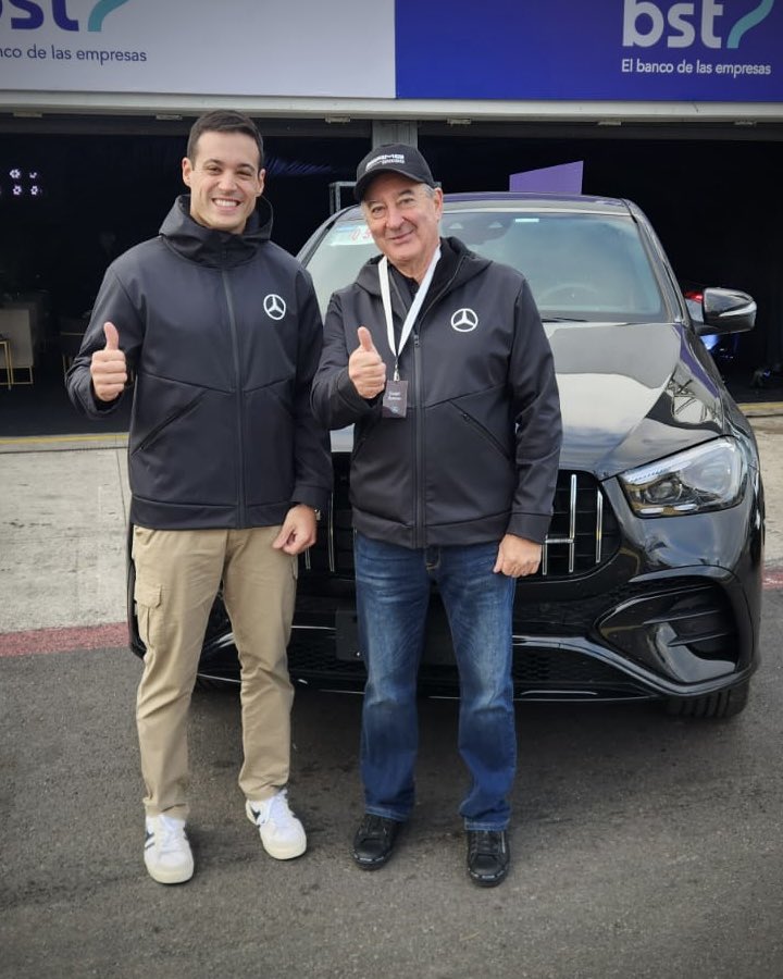 diegoazarok's tweet image. Estoy muy feliz y emocionado  de poder contarles que fui elegido como embajador de Mercedes Benz Argentina. 

Es un proyecto nuevo, ambicioso y lleno de desafíos, del que me enorgullece formar parte.

Gracias Daniel Herrero  por pensar en mí y por hacerlo posible.