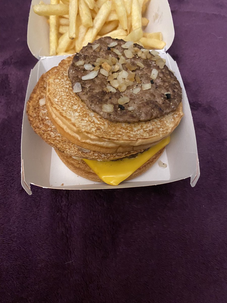 reecemcdonald93's tweet photo. Just wondering @McDonaldsUK is this acceptable as a large fries? Just spent nearly £15 on just eat for a large meal to get half a packet of fries and don’t know what’s going on with me burger oh no straw with me milkshake👍🏻 https://t.co/JrJb7PbVqF