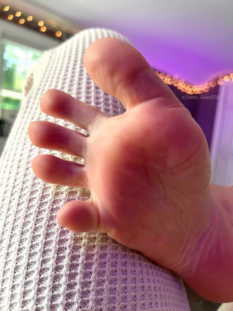 Relaxed or spread?😋