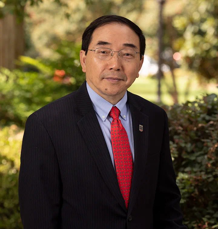 S. Jack Hu becomes the first Chinese mainland undergrad to lead a top U.S. research university. Appointed as UC Riverside’s new Chancellor, Hu is hailed as a “shining example” in the global Chinese academic community. 🇺🇸🎓🇨🇳 #HigherEd #UCR