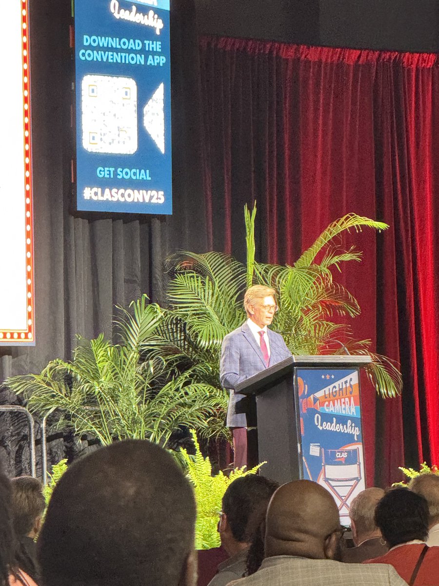 geohisteach4319's tweet image. A GREAT kickoff to the annual #classconv25 in Mobile, AL! #aspiringservantleader #learningleading