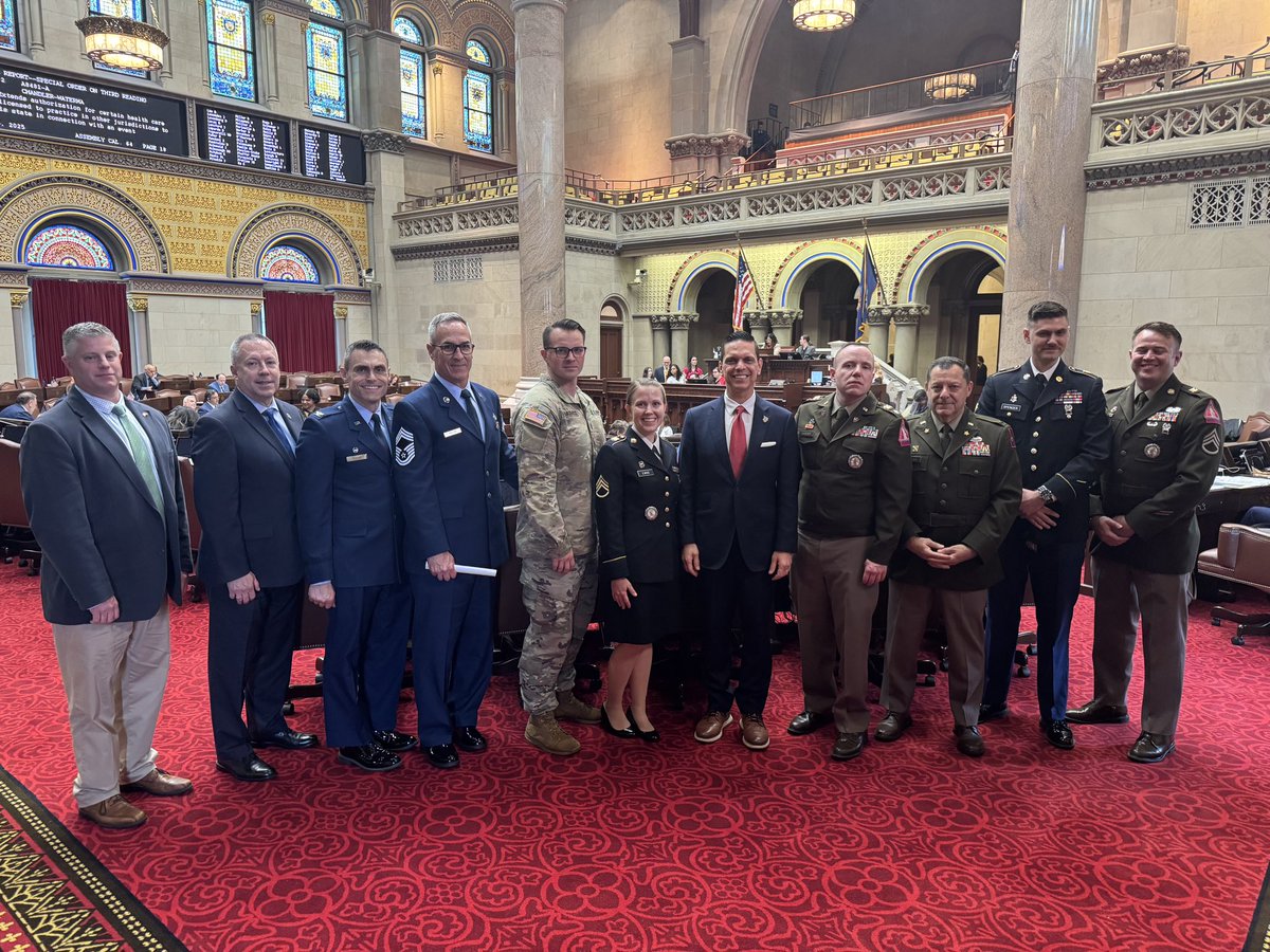 🇺🇸 Honored to lead our Capital Region Military Day at the State Capitol this morning, where I was pleased to welcome representatives from:

🔹 The 109th Airlift Wing at Stratton Air National Guard Base
🔹 The New York Army National Guard
🔹 The New York National Guard – Office of
