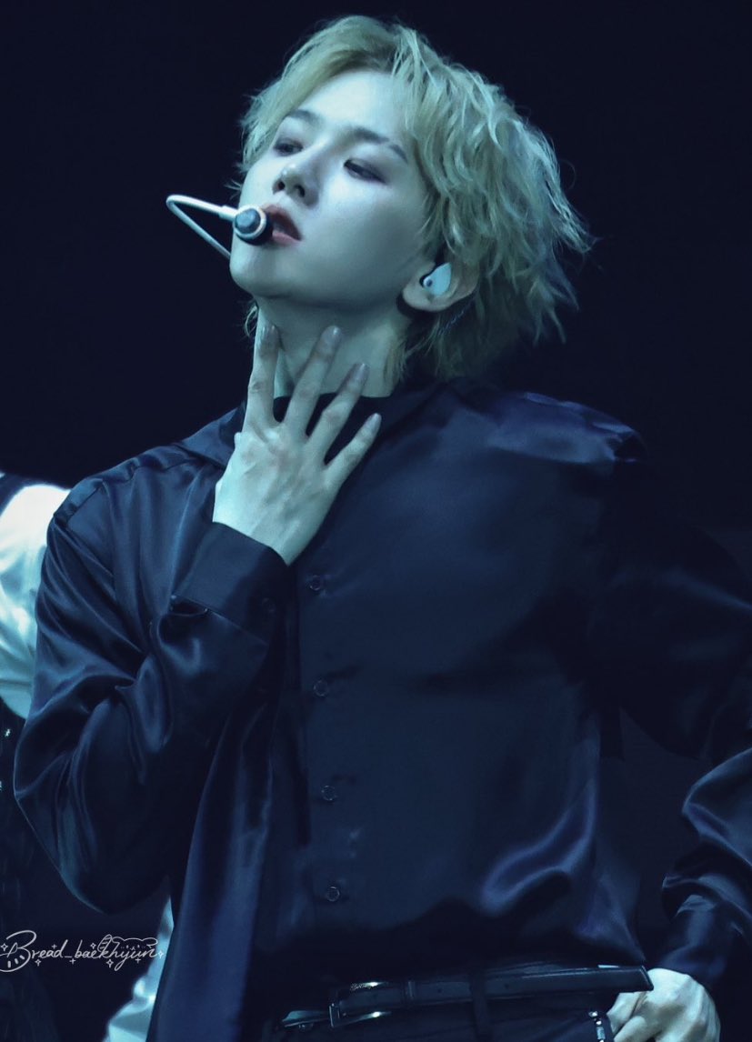 bambibbh16's tweet photo. the eyebrow slit fuck he looks so good https://t.co/yYBs4m306S
