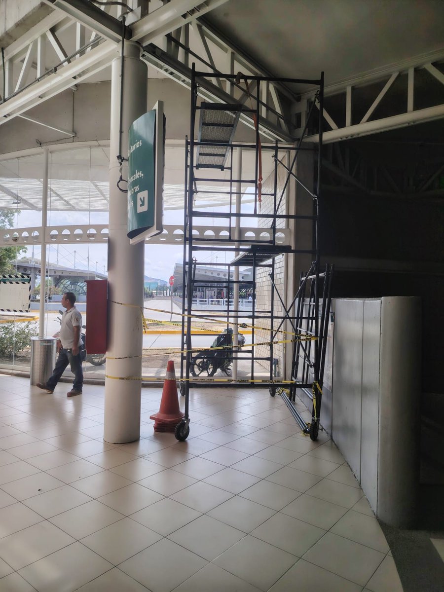 🔧🚏 ¡Brindamos mantenimiento en la infraestructura de la terminal San Jerónimo!

El mantenimiento preventivo en las estaciones de transferencia del #SIT es parte de nuestro programa de mejoras permanentes en la infraestructura del transporte público. 🚌💙