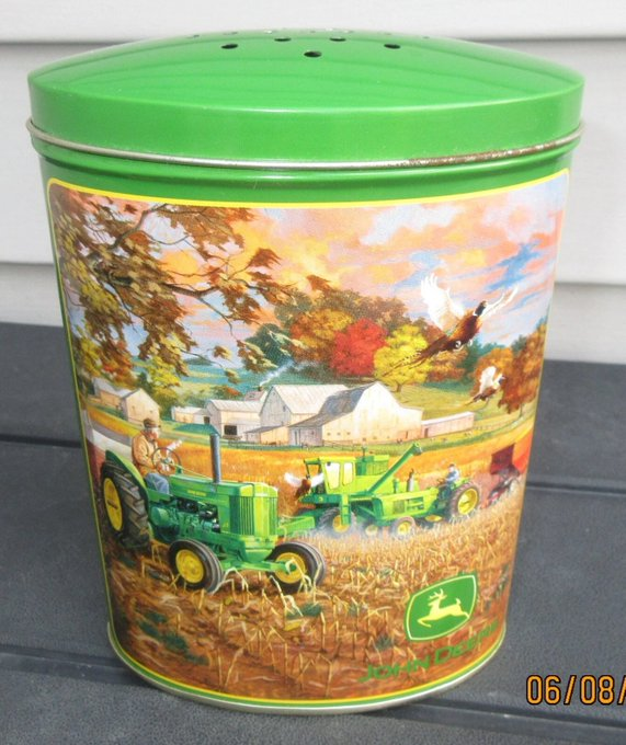 rusticrelics04's tweet photo. Vintage John Deere Womans Powder Tin john deere tractor combine harvest pheasant https://t.co/YBawHcPVkR #eBay via
@eBay
#Agriculture #farmer #farming #farmlife #tractor #JohnDeere #hobbyfarm #crops #farmland #toys #implement #homesteader #rancher #ranchman #subsistencefarmer https://t.co/Va9TJ5Z5xw