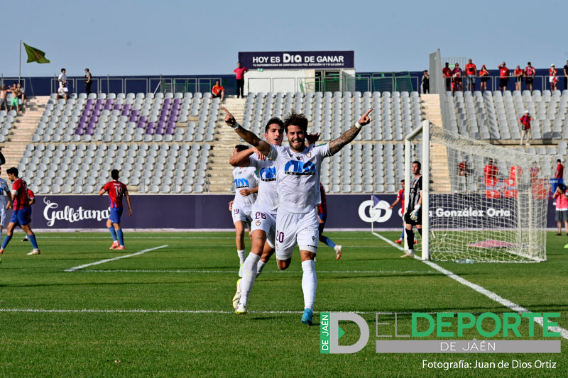 eldeportedejaen's tweet photo. 📸 Repasamos en esta FOTOGALERÍA las imágenes más destacadas del encuentro disputado este domingo en La Victoria entre @RealJaenCF y @udtorredelmar71 

➡️ Un trabajo de @JuandeOrBea 

📲 Aquí, la galería con más de un centenar de fotos: 

https://t.co/gHheL8oUzs https://t.co/LwzN13DCS8