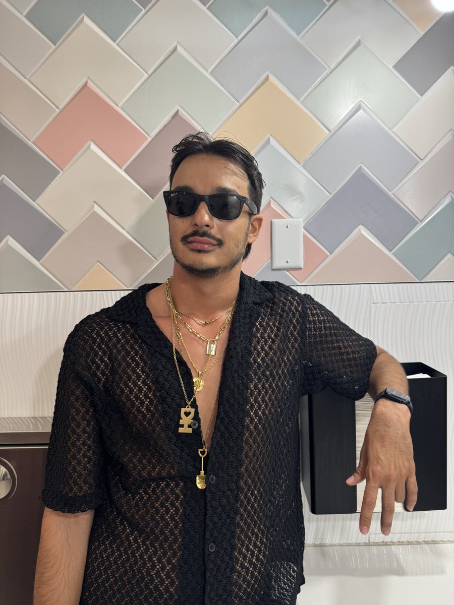 getghost87's tweet image. Bb you make me wanna move my body