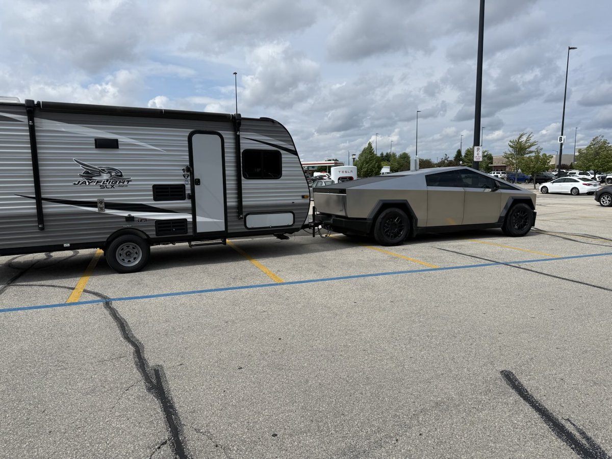 dmaciuk's tweet image. Cyber vacation ! Enjoy boys ! #lectric #jimmy #jacob