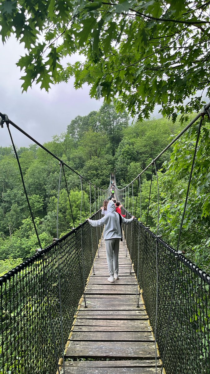 iesocastejon's tweet photo. Alumnado de 1°ESO visitó IrriSarri Land, un parque de aventura 🏞️ubicado en Igantzi. El alumnado disfrutó de arborismo, tirolinas🤸♀️, rutas, un puente tibetano y otras actividades a lo largo de toda la jornada.¡ Cómo disfrutaron🤩🤩! #juntxs #convivir #finaldecurso https://t.co/Ohcxb5knqZ