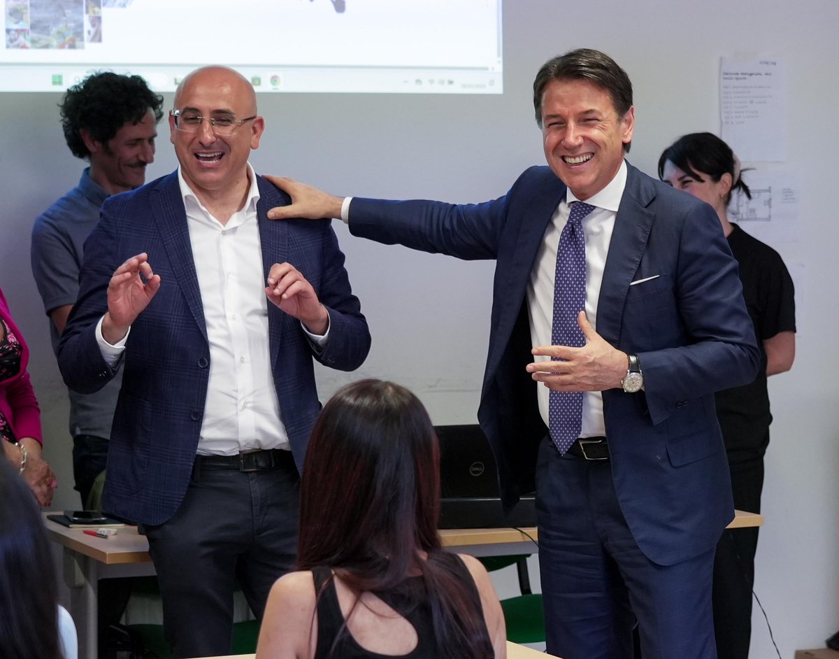 Sono orgoglioso per la grande vittoria del nostro Emiliano Fenu, nuovo sindaco M5S di Nuoro. Abbiamo lottato fianco a fianco contro i tagli del Governo a famiglie e imprese in Manovra, per una tassa sugli extraprofitti alle banche, per un po' di giustizia in questo Paese. Di